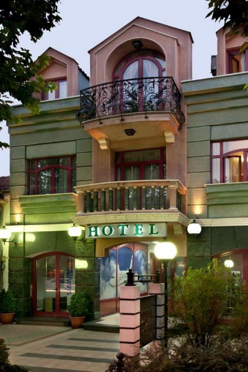 Hotel Eminent Podgorica Exterior photo